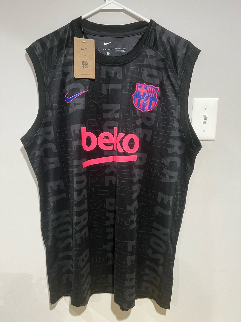 Nike FC Barcelona men’s Black & Pink Sleeveless Training Jersey, size: 2XL